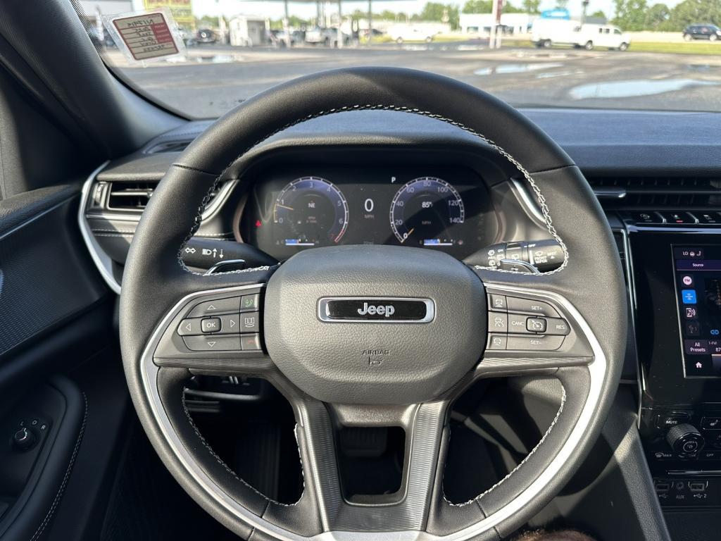 new 2025 Jeep Grand Cherokee car, priced at $42,914
