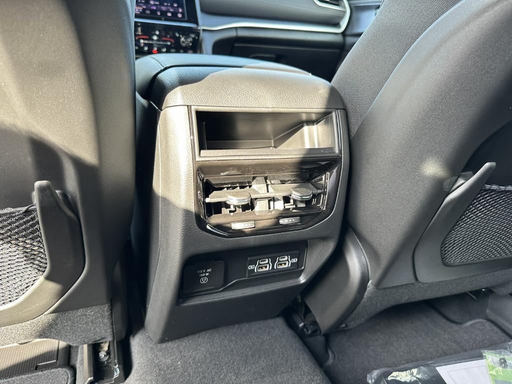 new 2025 Jeep Grand Cherokee car, priced at $42,914