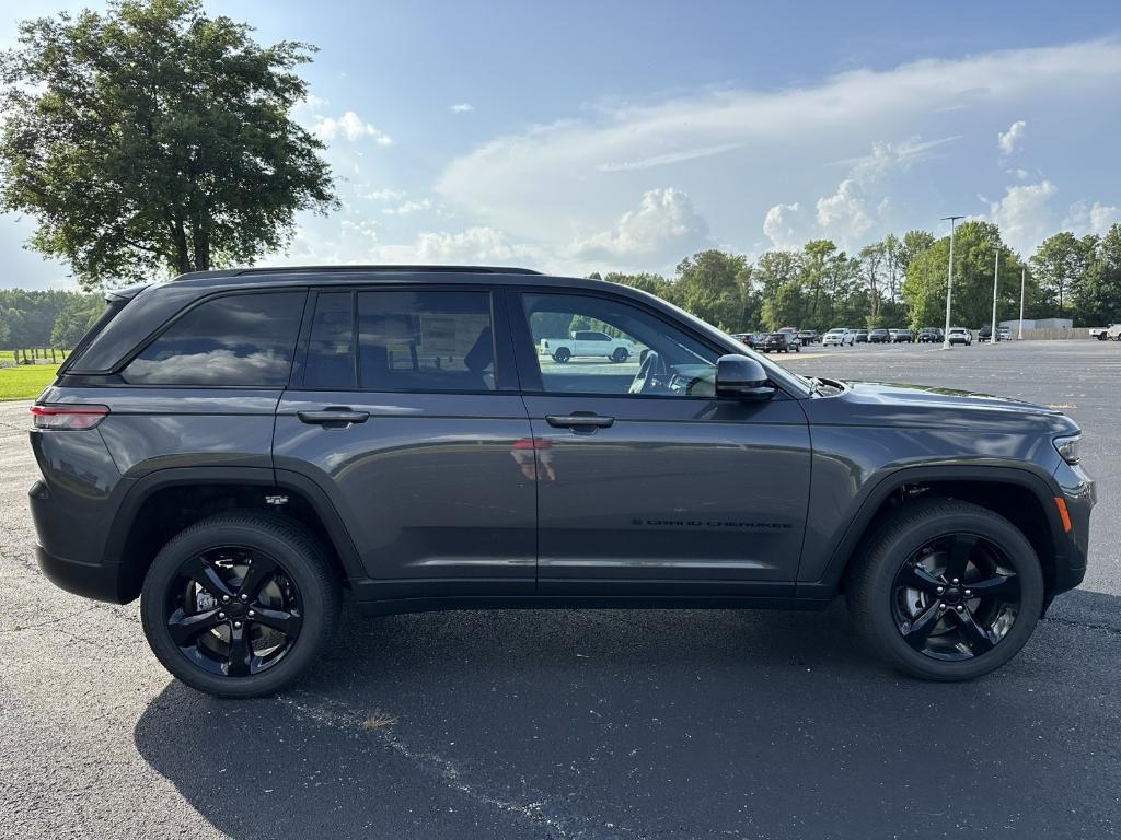 new 2025 Jeep Grand Cherokee car, priced at $42,914