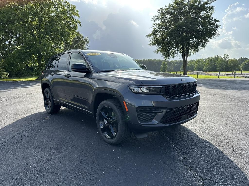 new 2025 Jeep Grand Cherokee car, priced at $43,355