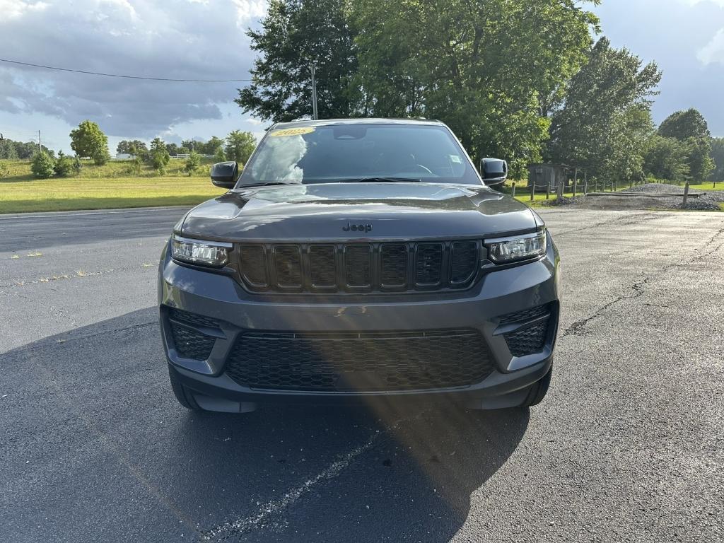 new 2025 Jeep Grand Cherokee car, priced at $42,914