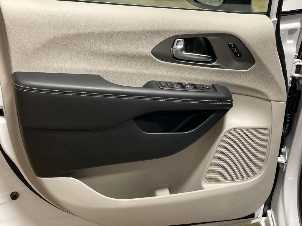 used 2023 Chrysler Pacifica car, priced at $31,698