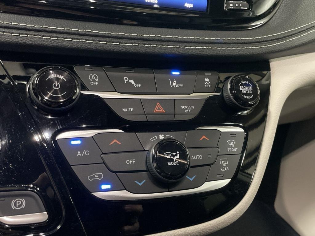 used 2023 Chrysler Pacifica car, priced at $31,698