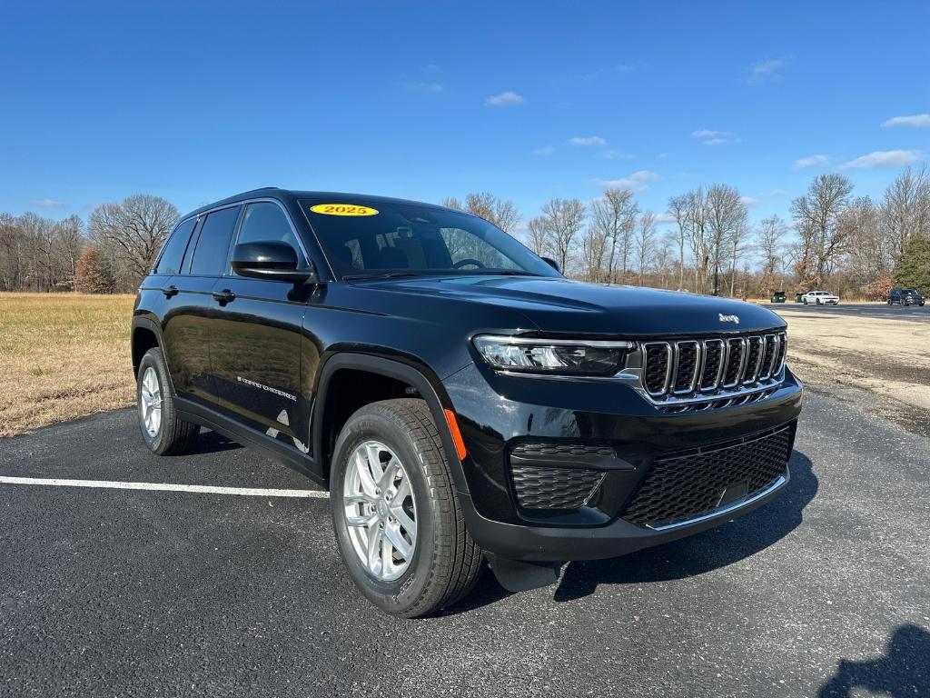 new 2025 Jeep Grand Cherokee car, priced at $36,175