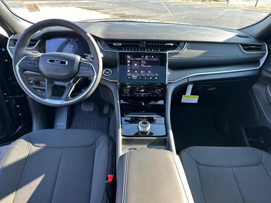 new 2025 Jeep Grand Cherokee car, priced at $36,175