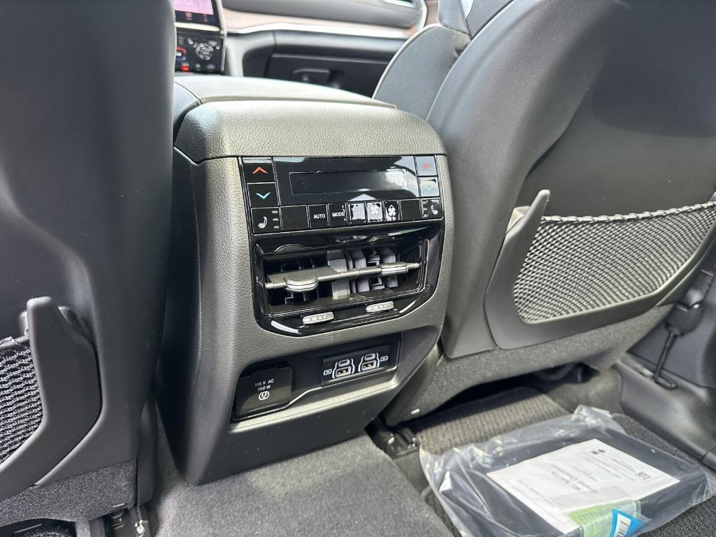 new 2025 Jeep Grand Cherokee car, priced at $57,525