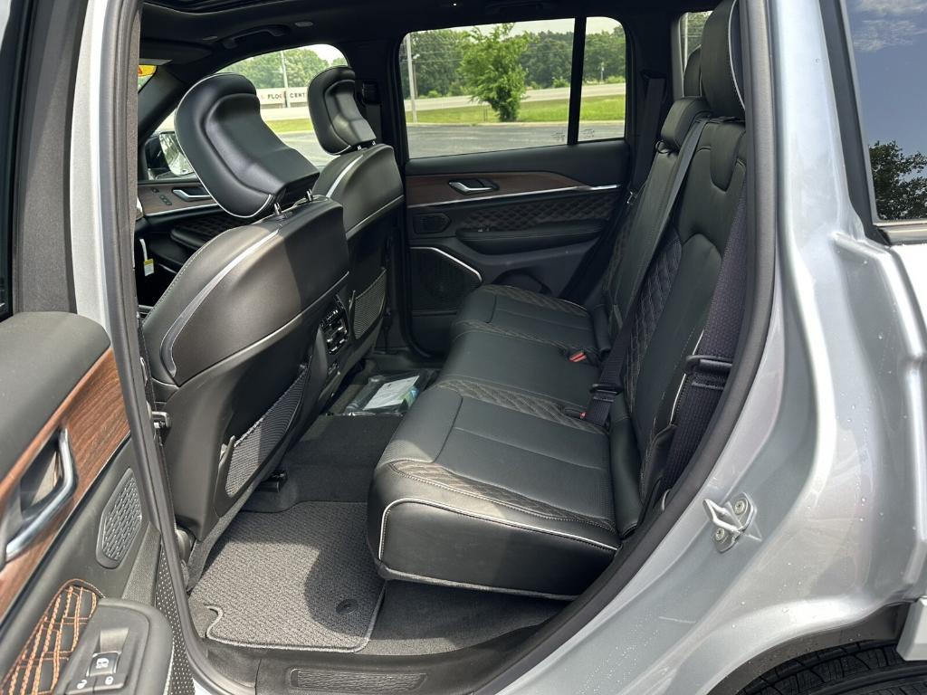new 2025 Jeep Grand Cherokee car, priced at $57,525