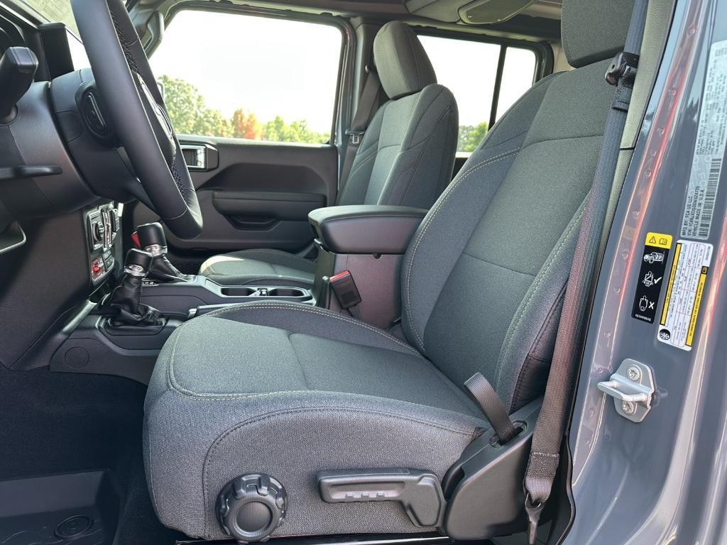 new 2025 Jeep Wrangler car, priced at $54,580