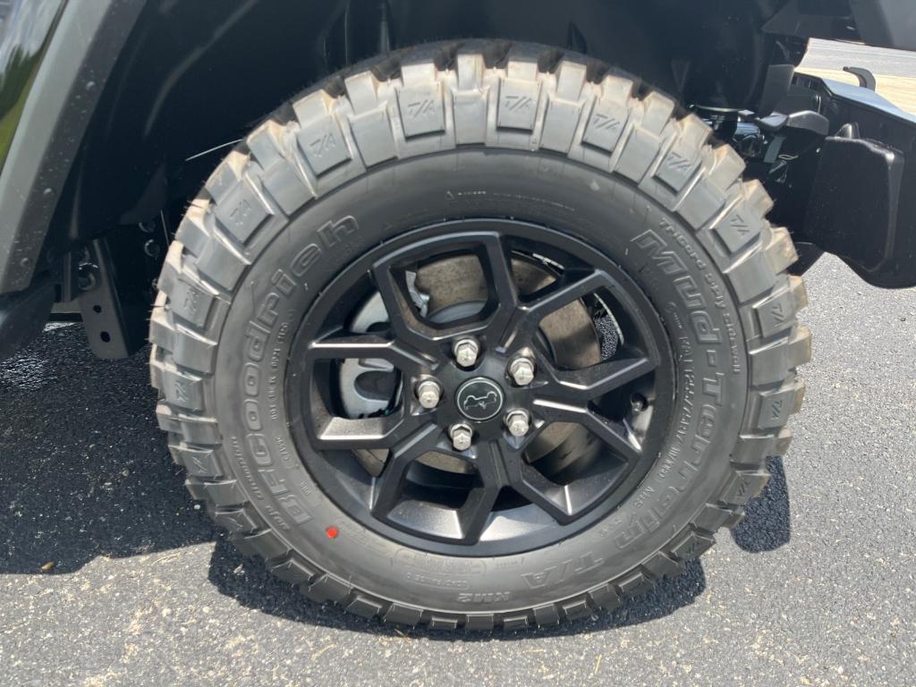 new 2025 Jeep Gladiator car, priced at $48,222