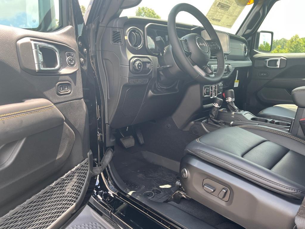 new 2025 Jeep Gladiator car, priced at $48,222