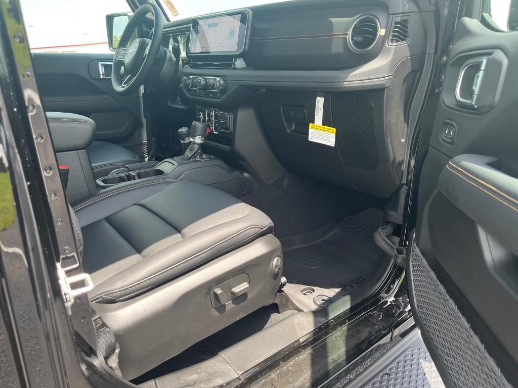 new 2025 Jeep Gladiator car, priced at $48,222