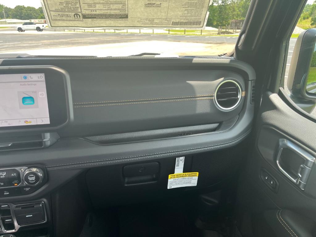 new 2025 Jeep Gladiator car, priced at $48,222