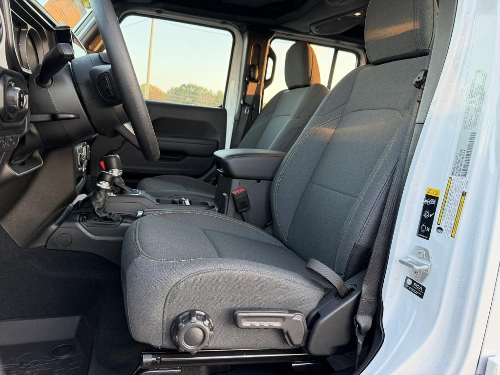 new 2026 Jeep Gladiator car, priced at $41,998