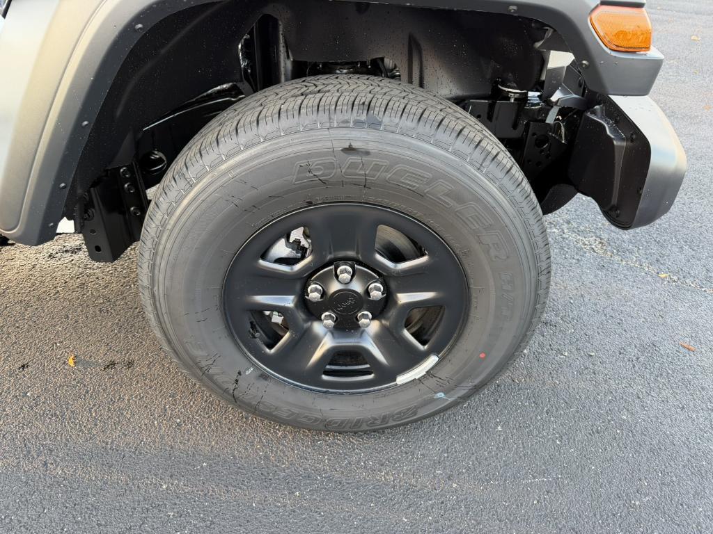 new 2026 Jeep Gladiator car, priced at $41,998