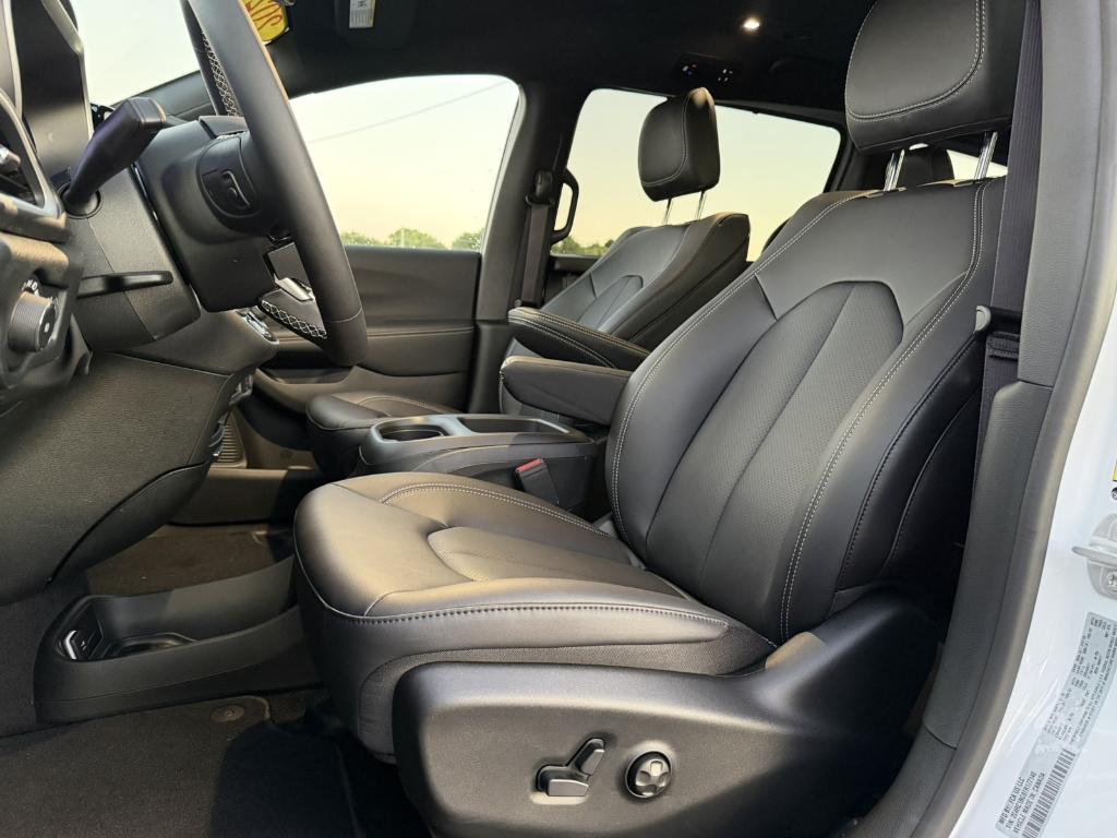 new 2026 Chrysler Pacifica car