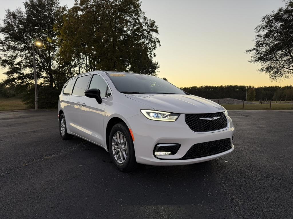 new 2026 Chrysler Pacifica car, priced at $42,365