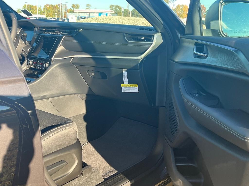 new 2025 Jeep Grand Cherokee L car, priced at $40,643