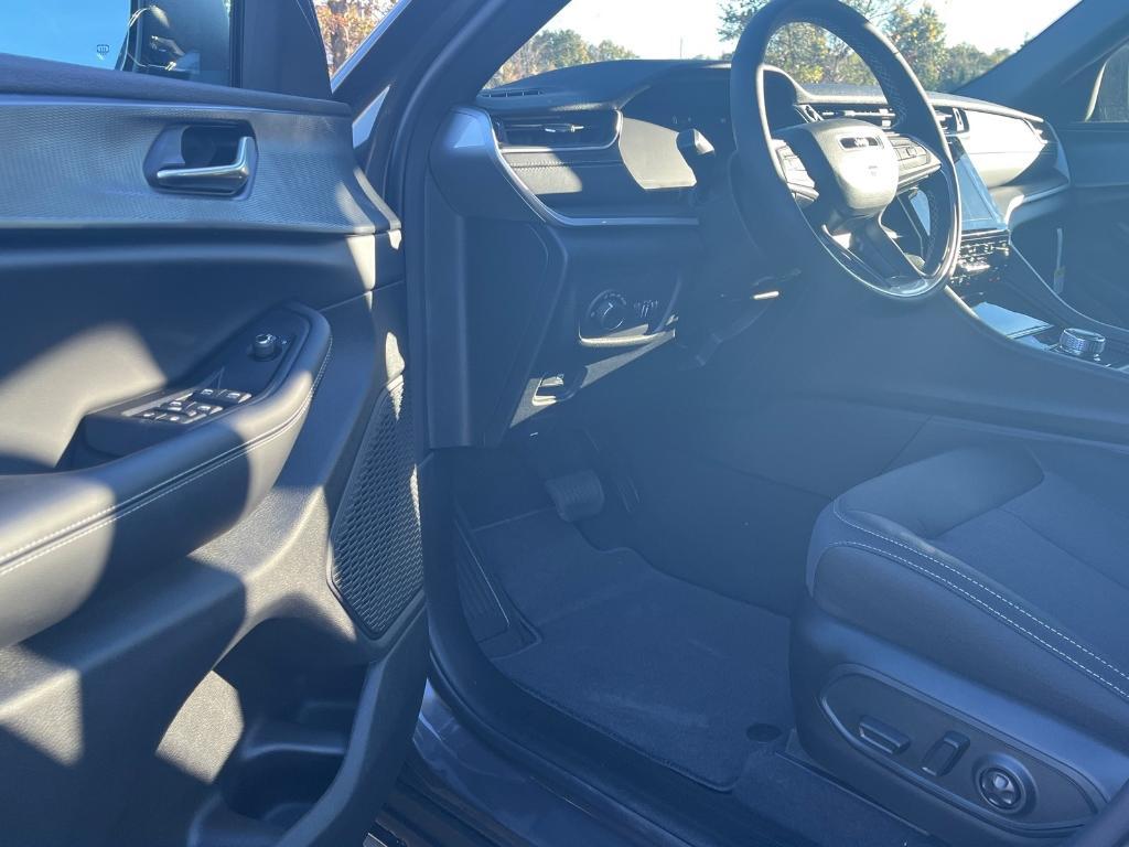 new 2025 Jeep Grand Cherokee L car, priced at $40,643