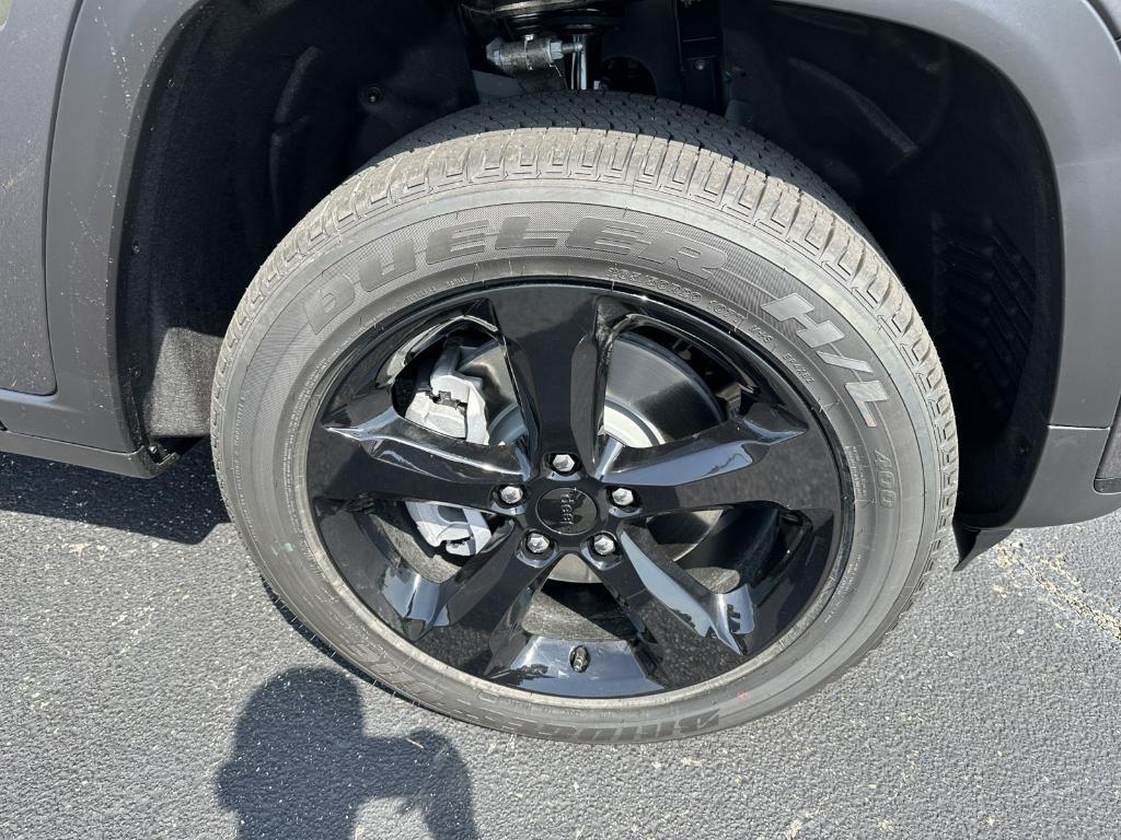new 2025 Jeep Grand Cherokee L car, priced at $45,717