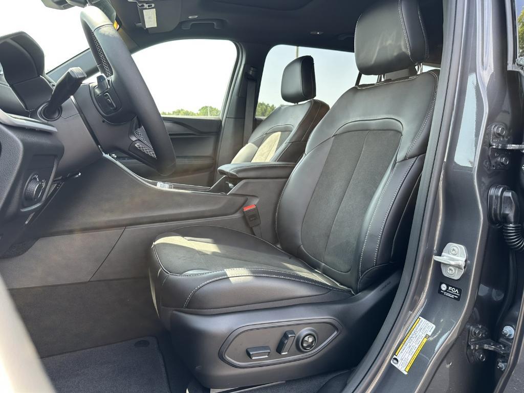 new 2025 Jeep Grand Cherokee L car, priced at $45,717