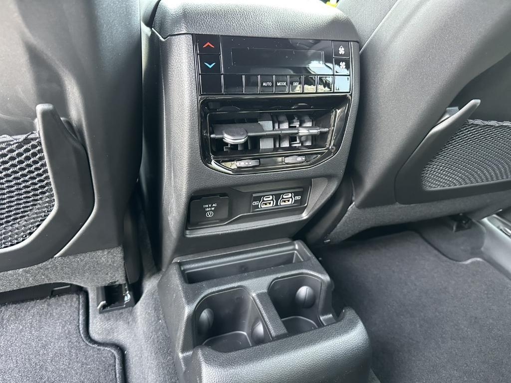 new 2025 Jeep Grand Cherokee L car, priced at $45,717