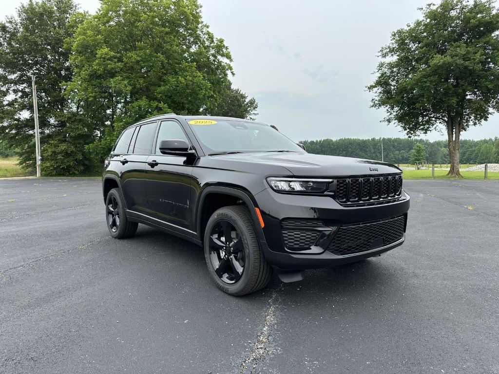 new 2025 Jeep Grand Cherokee car, priced at $43,355