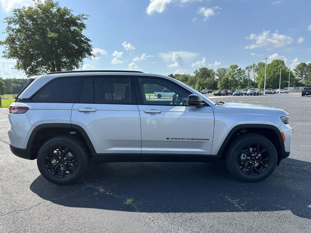 new 2025 Jeep Grand Cherokee car, priced at $41,458
