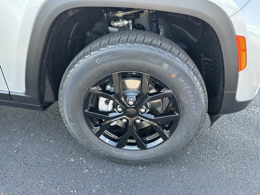 new 2025 Jeep Grand Cherokee car, priced at $41,458