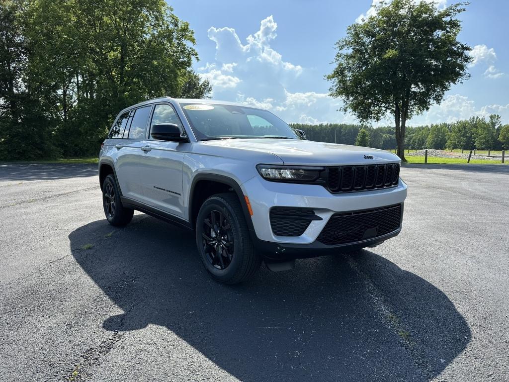 new 2025 Jeep Grand Cherokee car, priced at $41,710