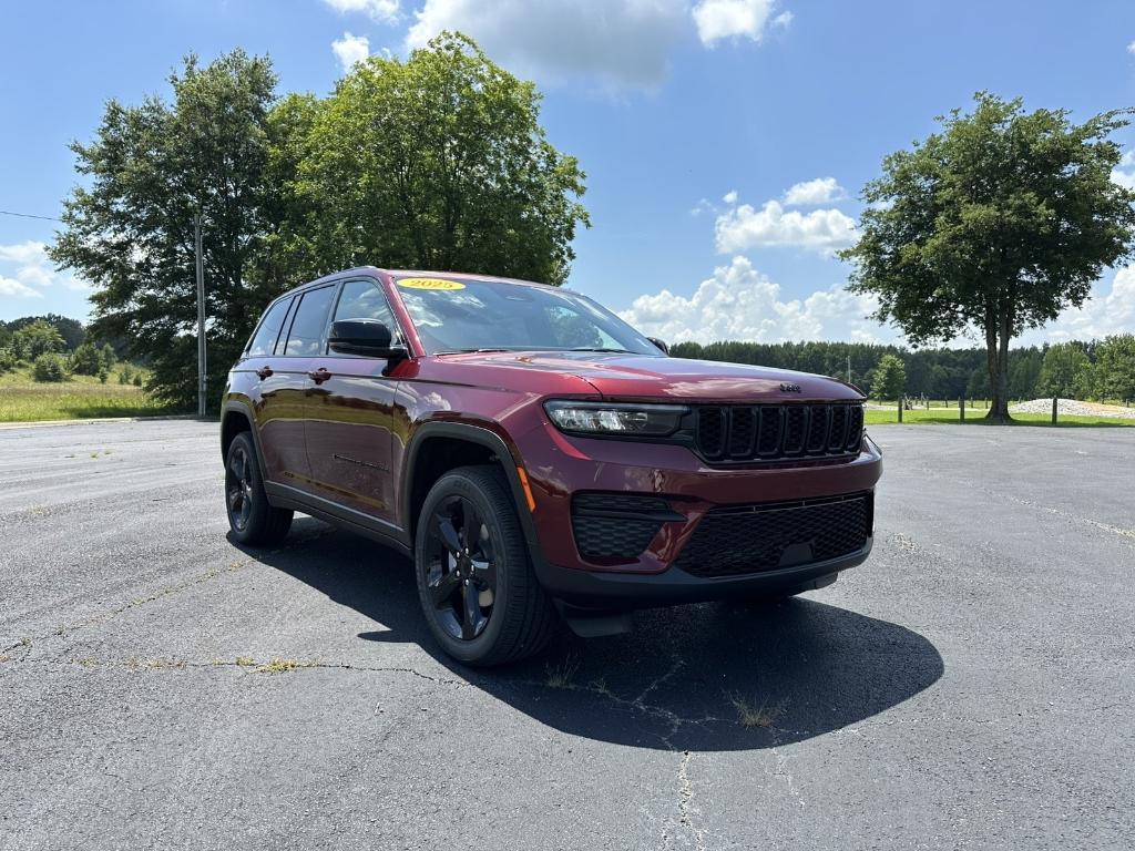 new 2025 Jeep Grand Cherokee car, priced at $45,355