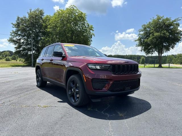 new 2025 Jeep Grand Cherokee car, priced at $43,355