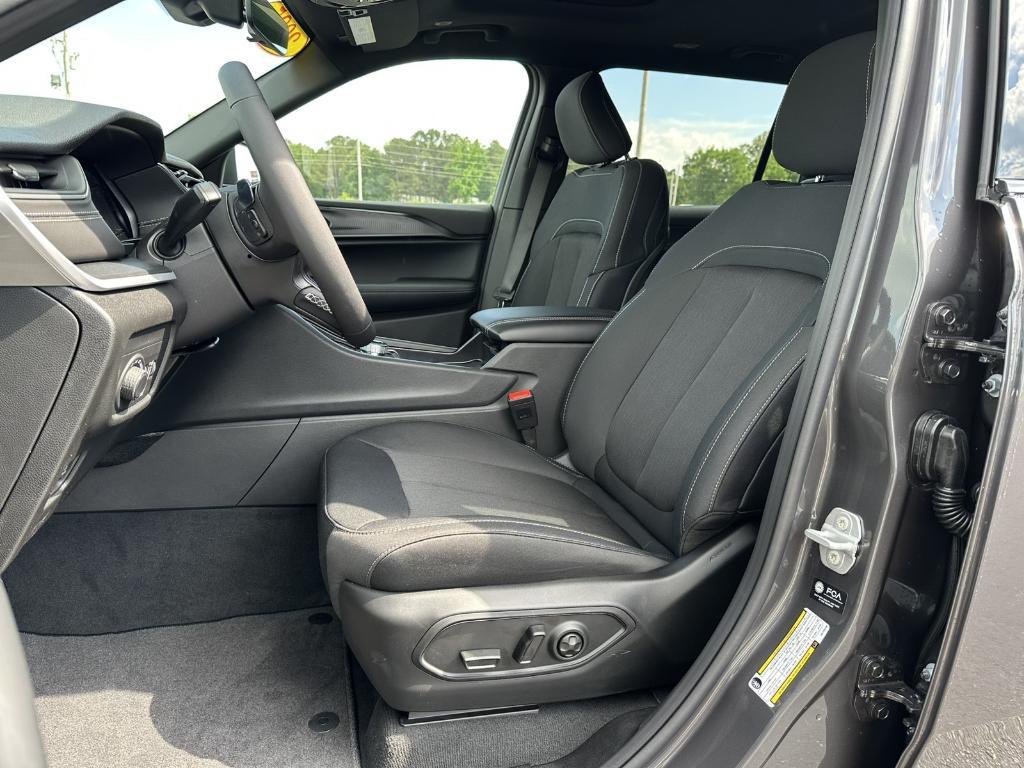 new 2025 Jeep Grand Cherokee L car, priced at $41,085