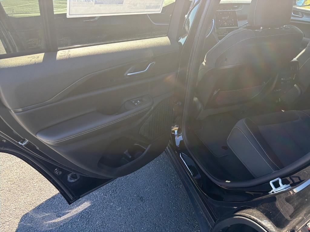 new 2025 Jeep Grand Cherokee car, priced at $32,547