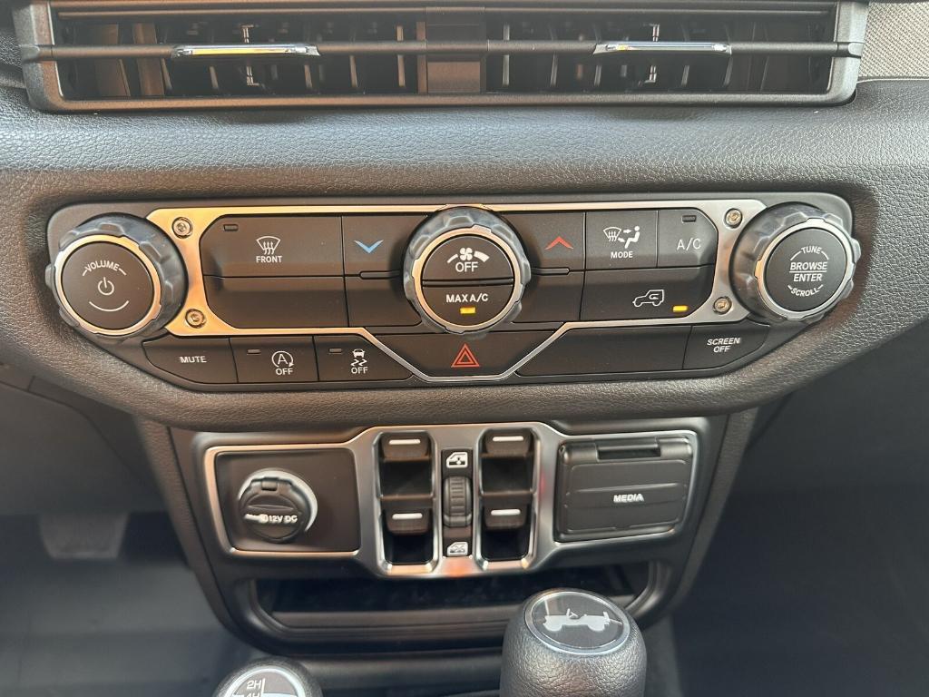 new 2025 Jeep Wrangler car, priced at $39,104