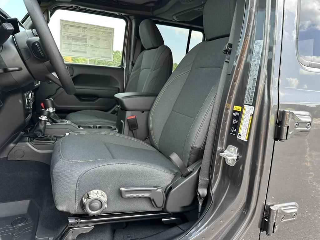 new 2025 Jeep Wrangler car, priced at $36,104