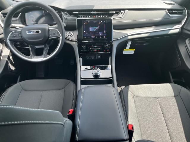 new 2025 Jeep Grand Cherokee car, priced at $38,125