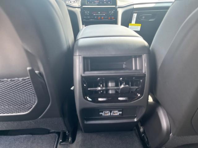 new 2025 Jeep Grand Cherokee car, priced at $38,125