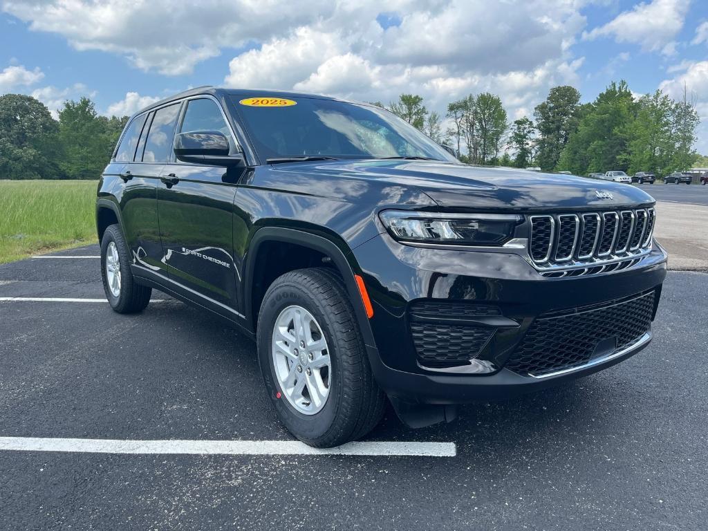 new 2025 Jeep Grand Cherokee car, priced at $36,386