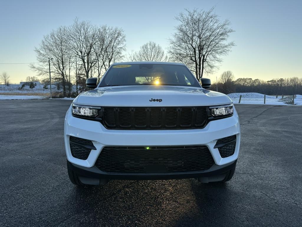 new 2025 Jeep Grand Cherokee car, priced at $43,580