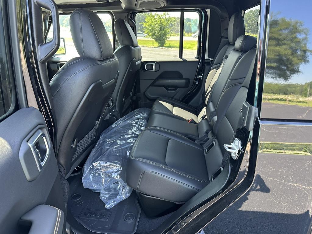 new 2025 Jeep Gladiator car, priced at $48,727