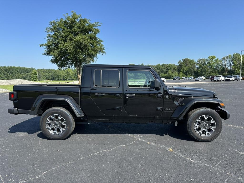 new 2025 Jeep Gladiator car, priced at $48,727