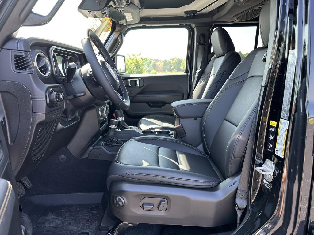 new 2025 Jeep Gladiator car, priced at $48,727