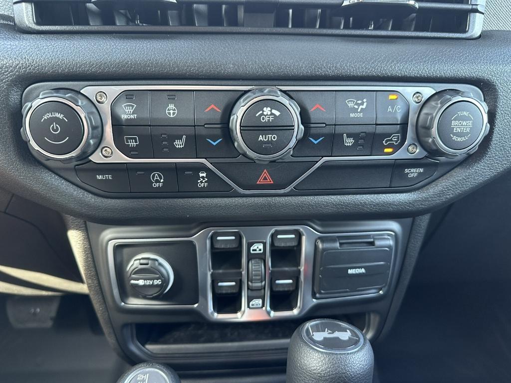 new 2025 Jeep Wrangler car, priced at $48,068