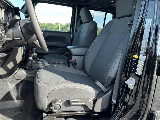 new 2025 Jeep Wrangler car, priced at $46,986