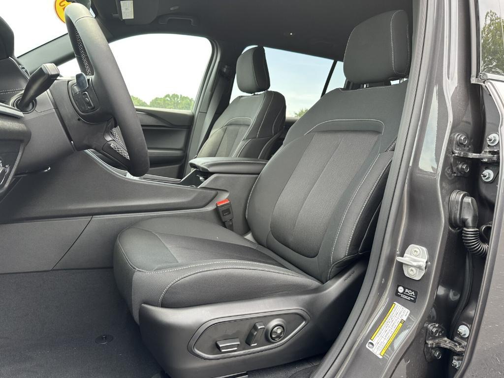 new 2025 Jeep Grand Cherokee L car