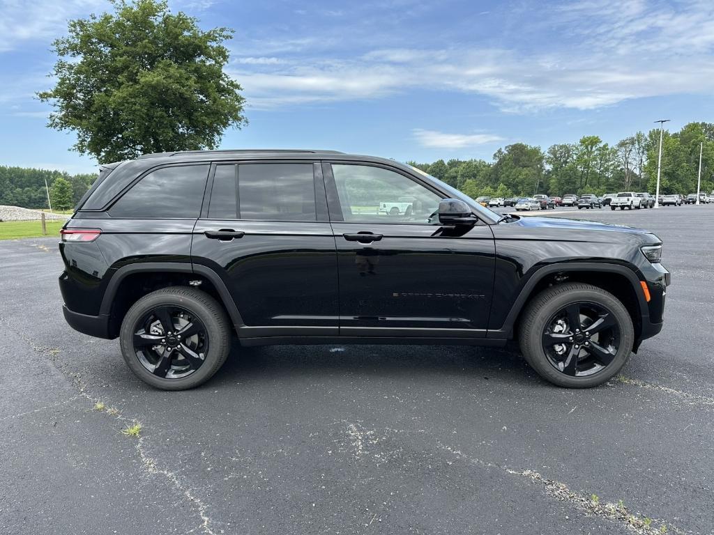 new 2025 Jeep Grand Cherokee car, priced at $43,355