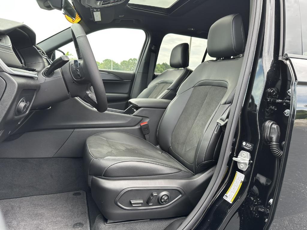 new 2025 Jeep Grand Cherokee car, priced at $43,355