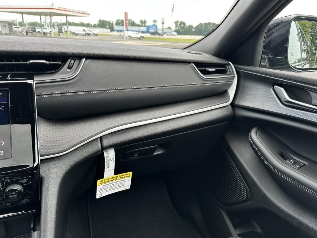new 2025 Jeep Grand Cherokee car, priced at $43,355