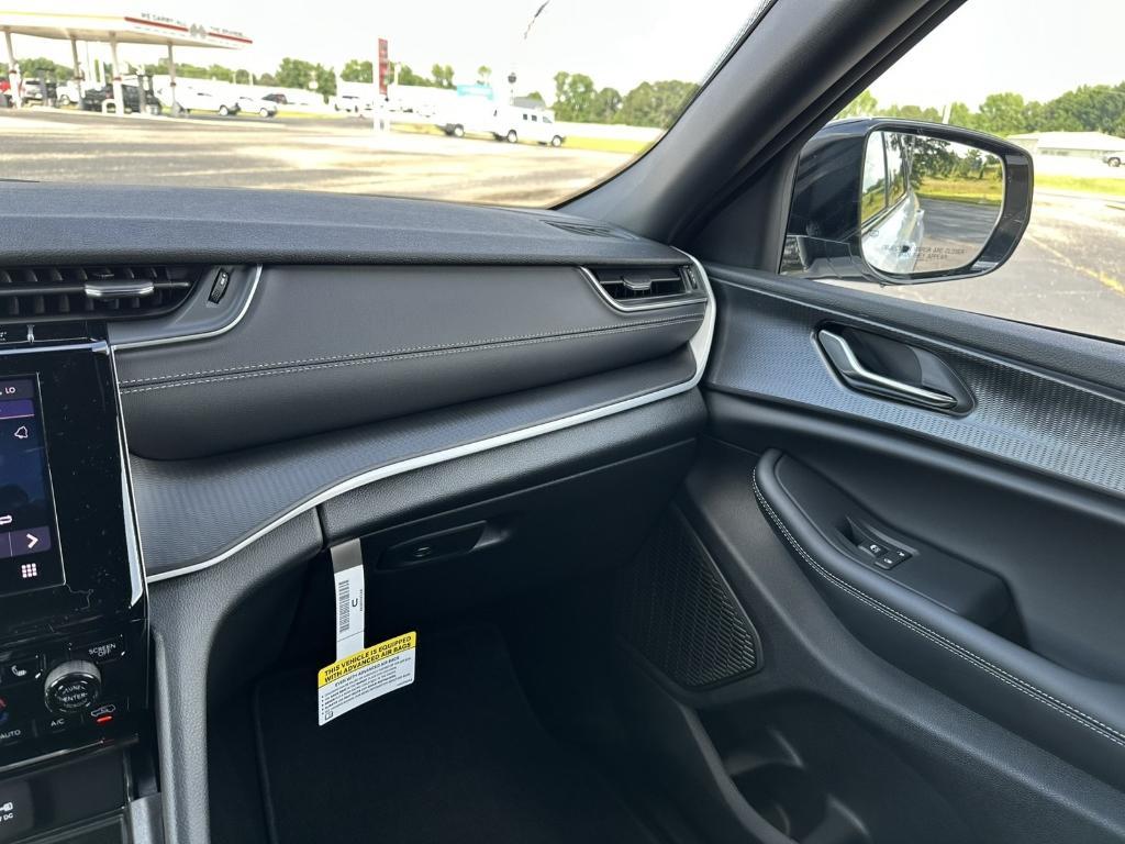 new 2025 Jeep Grand Cherokee car, priced at $41,115