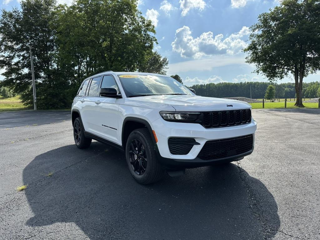 new 2025 Jeep Grand Cherokee car, priced at $41,115